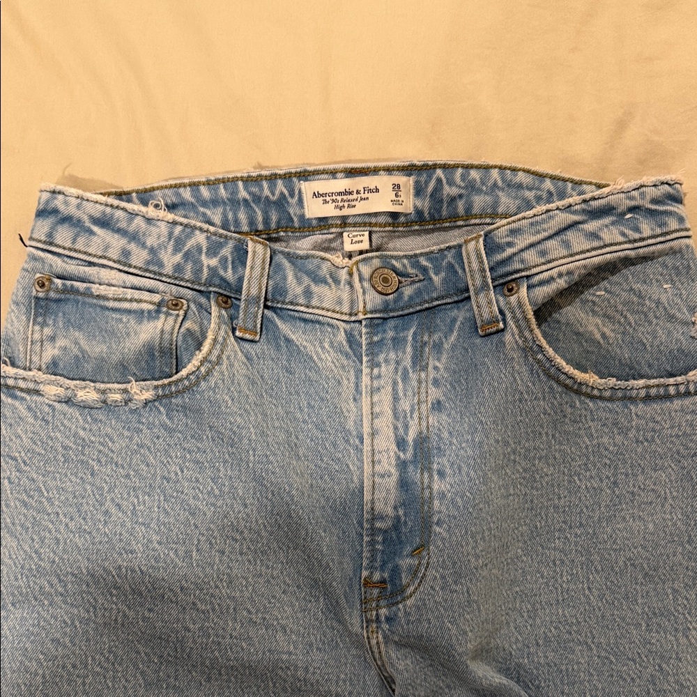 Abercrombie & Fitch Women’s Curve Love High Rise 90’s Jean
